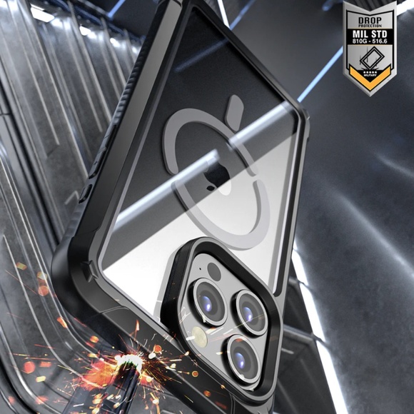 New in Box APPLE IPHONE 15 PRO MAX CASE WITH MAGSAFE - Picture 3 of 8